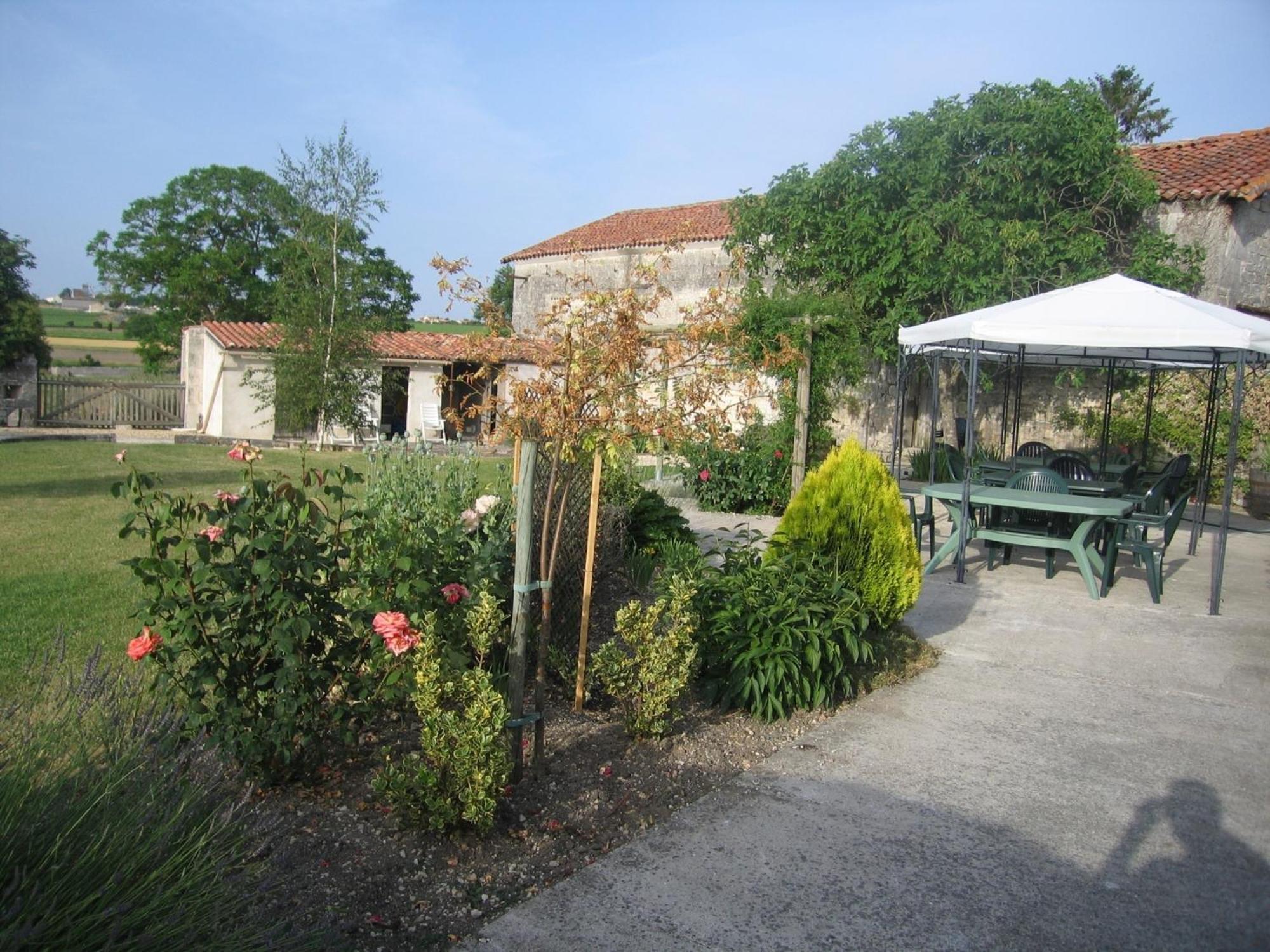 Bed and Breakfast La Cour Des Cloches Mainxe Exterior foto